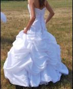 suknia ślubna dla filigranowej panny młodej