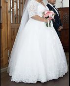 Suknia ślubna z piękna koronka